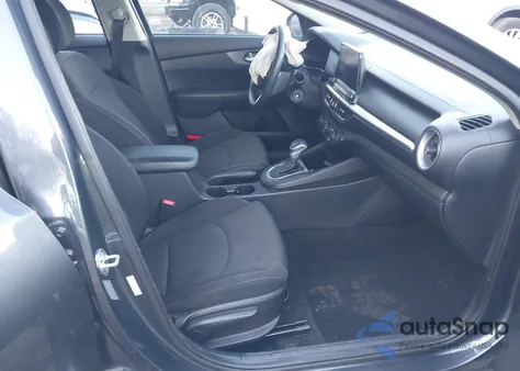 2021 Kia Forte Lxs z USA, uszkodzony, nr VIN 3KPF24AD7ME313590